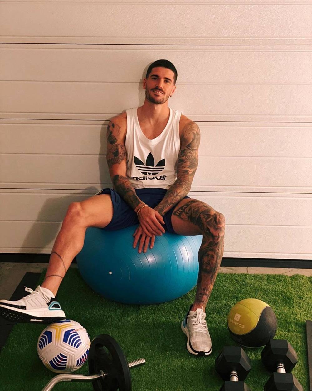 颜值世界杯:阿根廷德保罗一脸痞帅充满男人味 你想不到他是个女儿奴