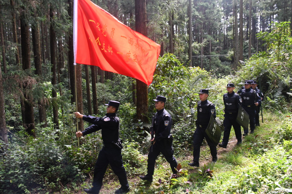 学习贯彻党的二十大精神,云南木康边境检查站举行座谈交流会