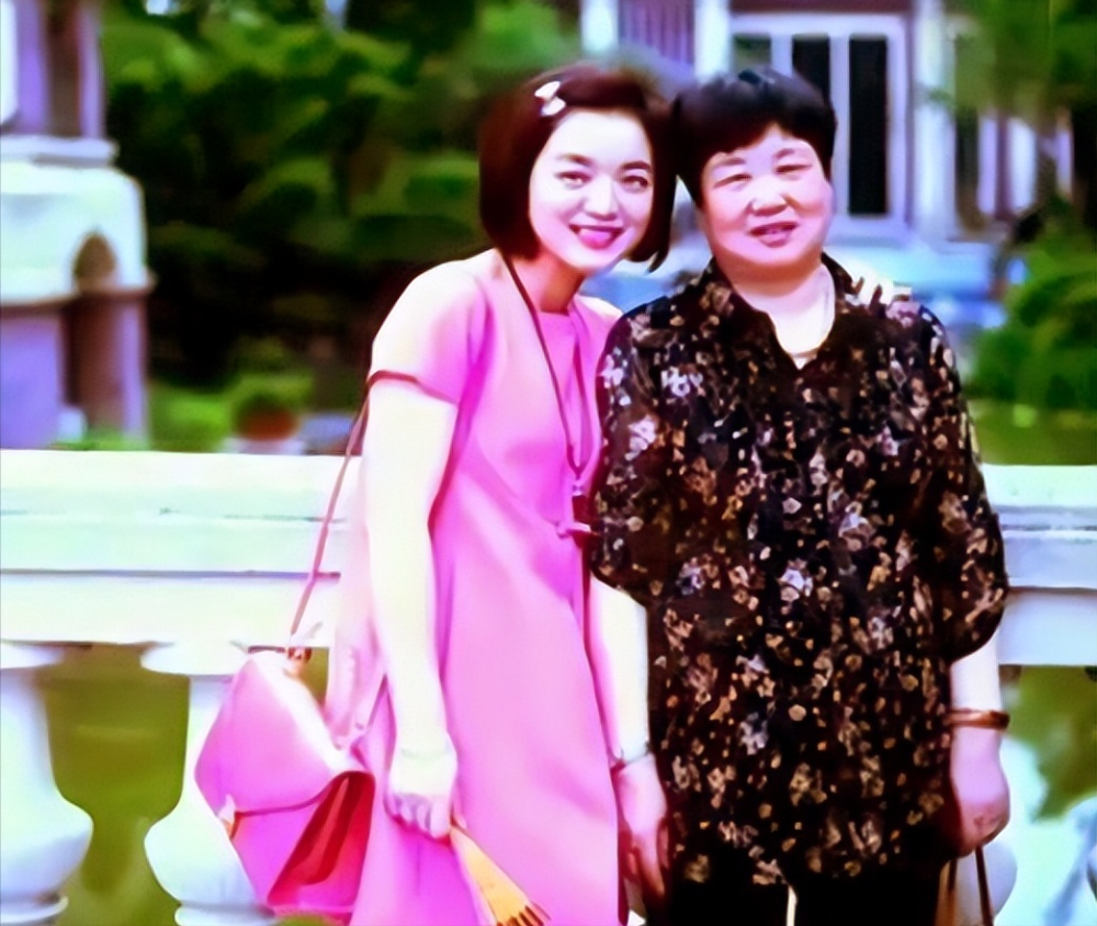 军旅歌手白雪:成名路上有坎坷,离婚后收获"完美爱情"插图5