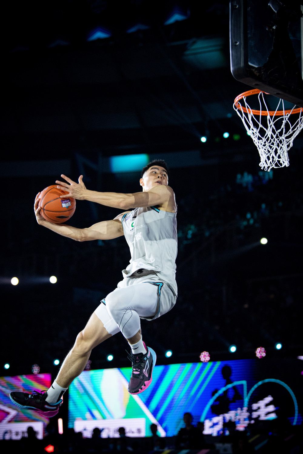 (体育)篮球——cba全明星赛:李添荣获扣篮大赛冠军_腾讯新闻