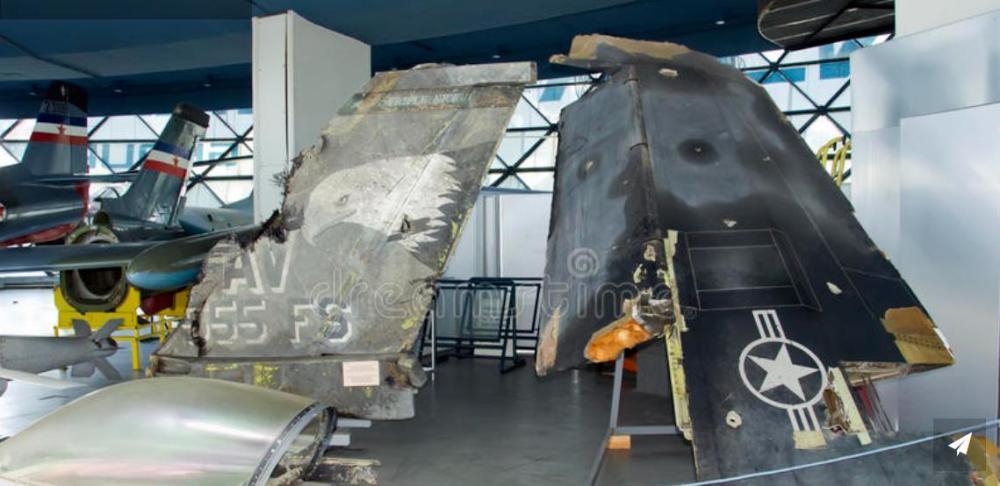 博物馆里的f117残骸而昂贵的b-2隐身轰炸机,也出过一次坠机事故,时间