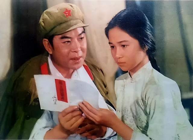 这之后,他又在《蓝光闪过之后》中,出演了邢惠明