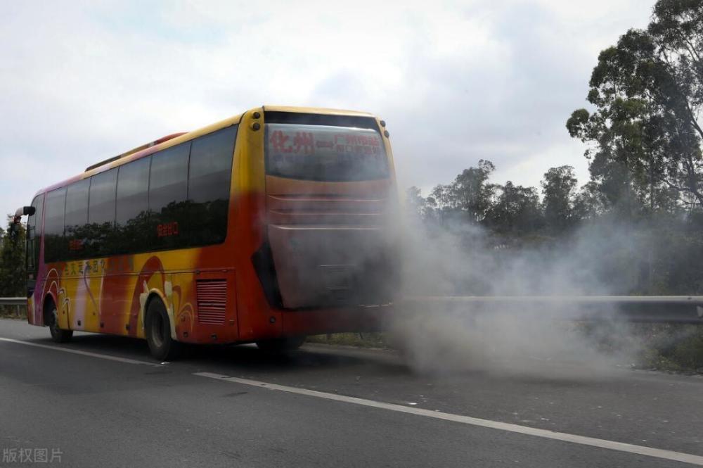 据了解,大气污染物中相当一部分来自机动车尾气排放,尾气中含有一氧化