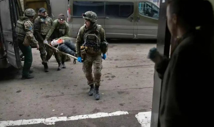 乌军精锐伞兵自述：食物靠抢棉衣靠偷，1个月被俄军打得伤亡八成肇庆树童英语的价目表