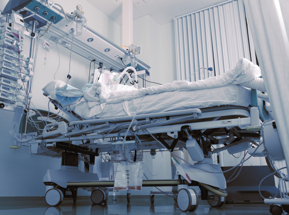 ICU之困：一张床位百万配置，部分基层医院空有设备，却无医护和病人月迹课文