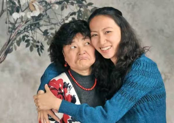 清华最牛闺蜜一个44岁不结婚一个生3娃一个成为顶