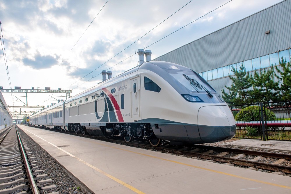 "中国造"最高速内燃动车组亮相阿联酋