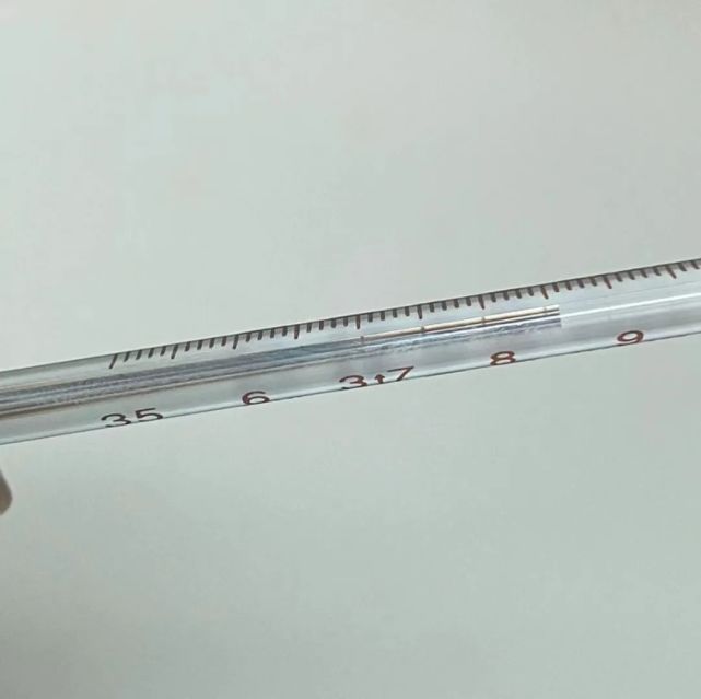 午睡后,她的体温突然飙升至38度4.