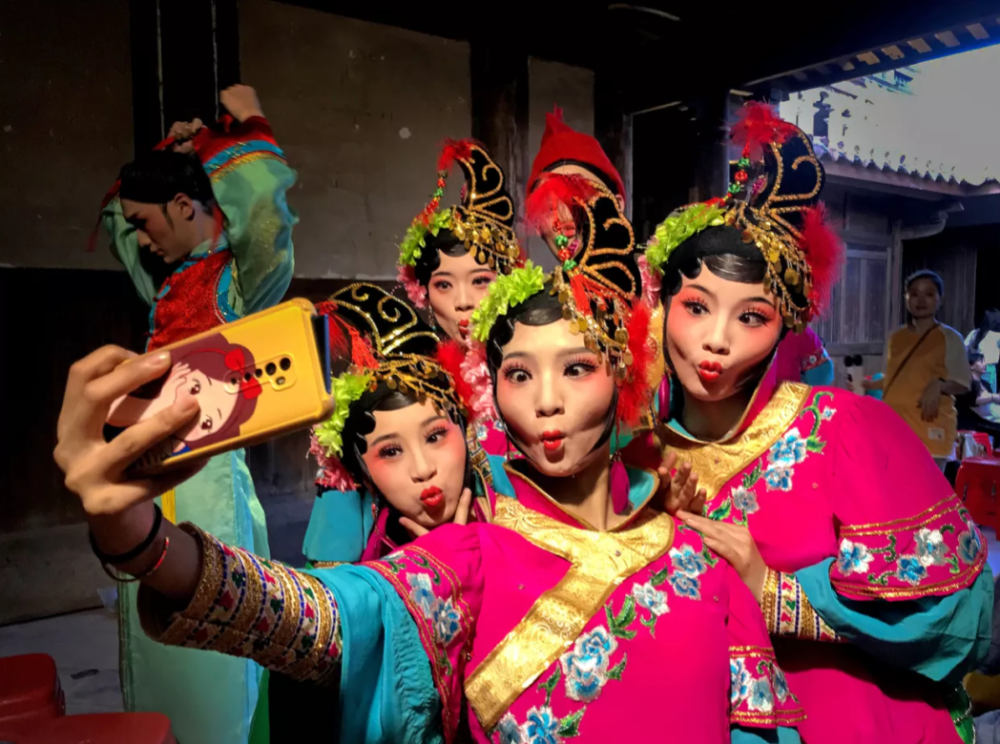 奋进新时代——第四届＂光明杯＂全国手机摄影大展在京开展初中语文网课谁讲得好