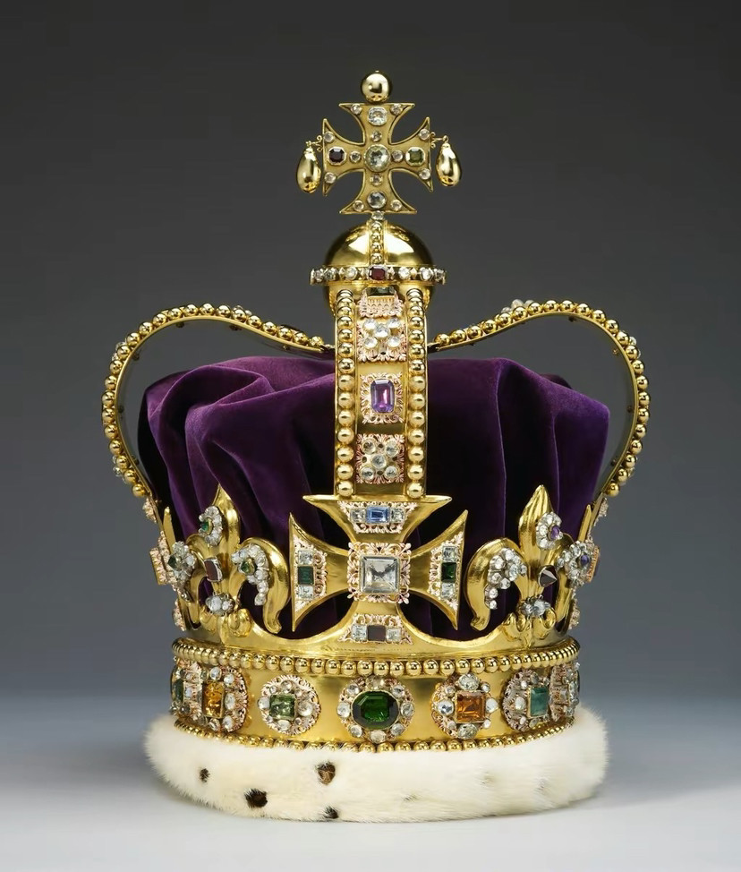 查尔斯三世444颗宝石加冕王冠不够大,英国王室启动机密改造行动