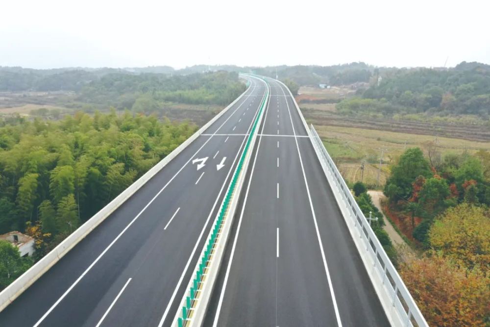 在宁韶高速拍到的一幕