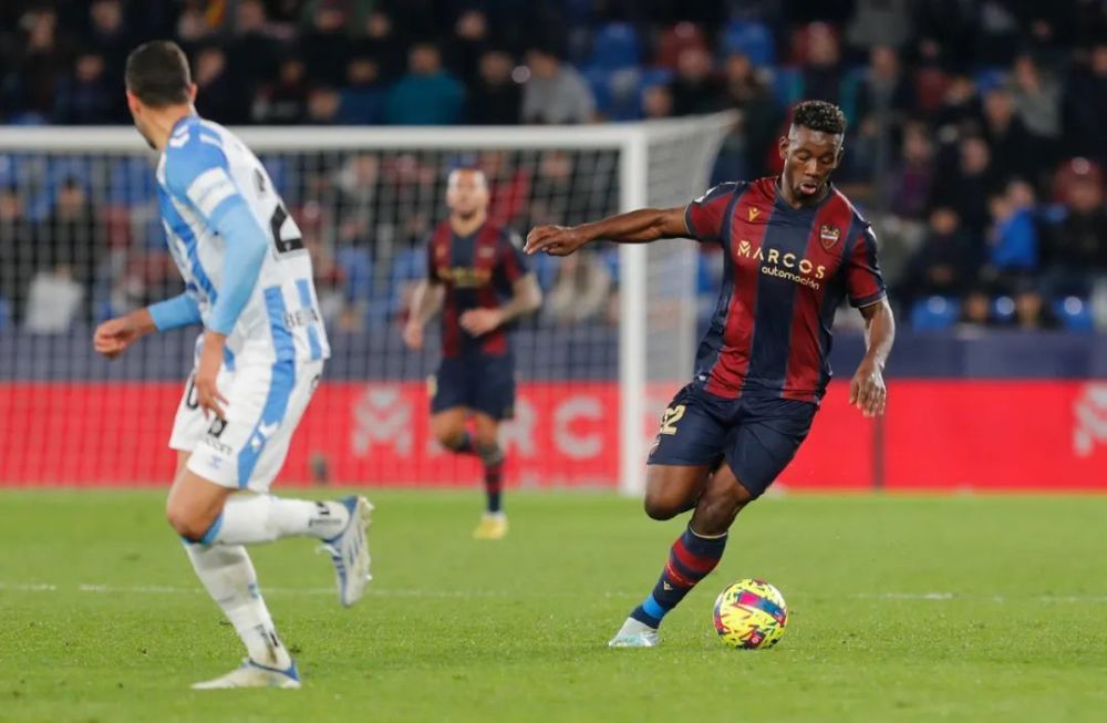 埃瓦尔主场逆转韦斯卡,桑坦德竞技无奈三连败_腾讯新闻