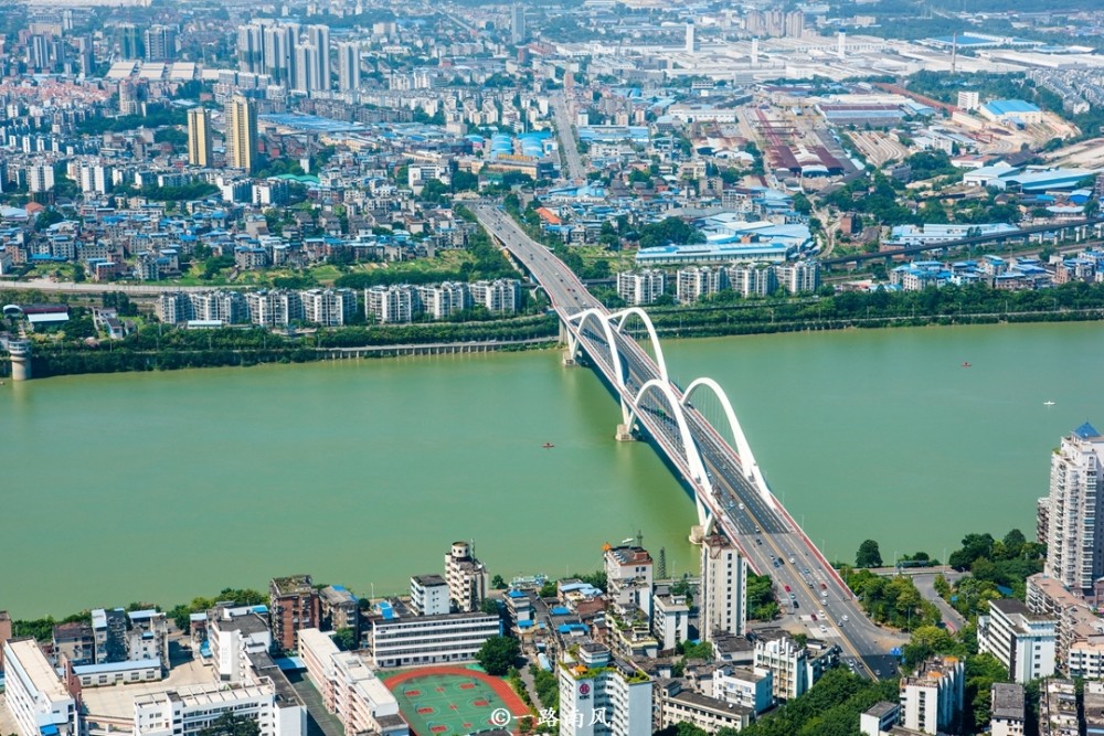 柳州到底是什么城市？GDP曾经排名广西第一，一度超过首府南宁_腾讯新闻