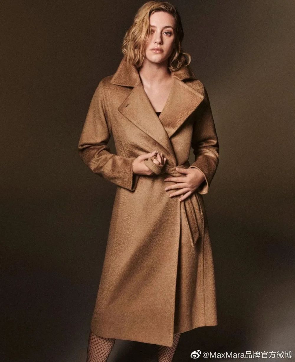 如果穿大衣有王者,那是安吉丽娜·朱莉_腾讯新闻