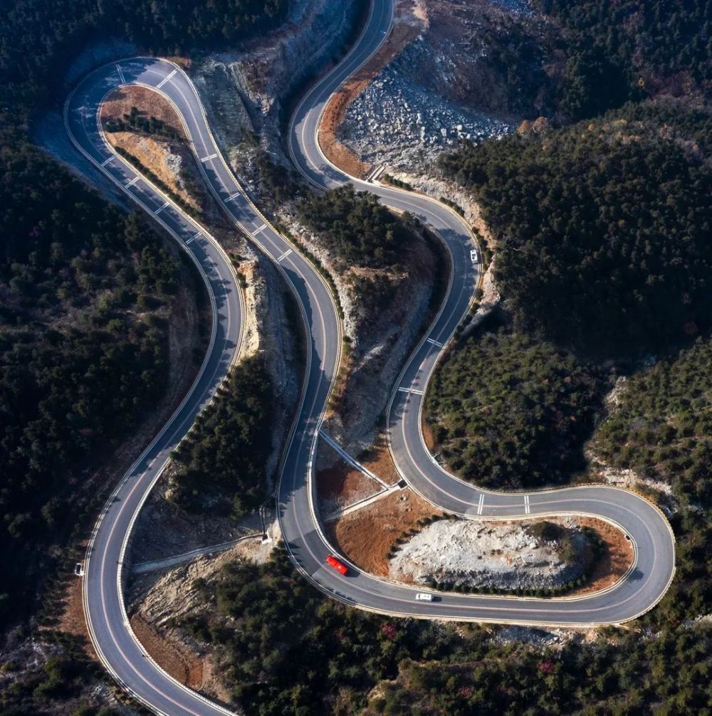 太行一号公路舞动山间
