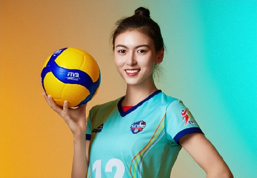 球技高人靓,美女球员缪伊雯蜕变,助四川女排创造佳绩,值得培养_腾讯