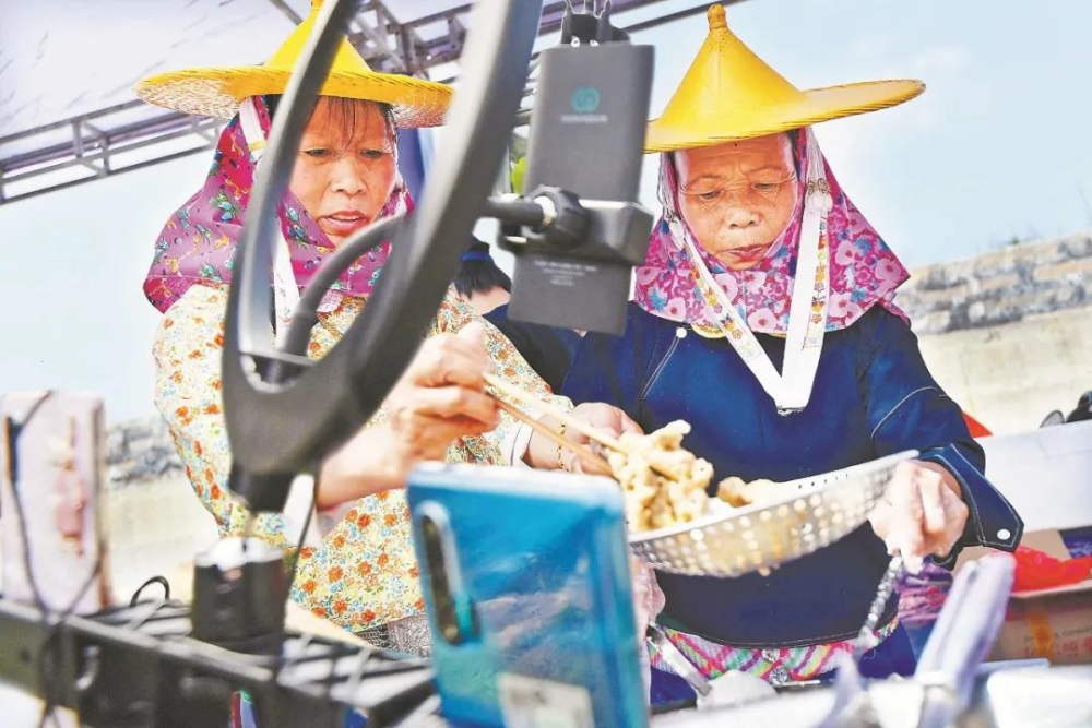 梳理和策划生成小岞第二中心小学,小岞环岛艺术慢道及写生亭等52个