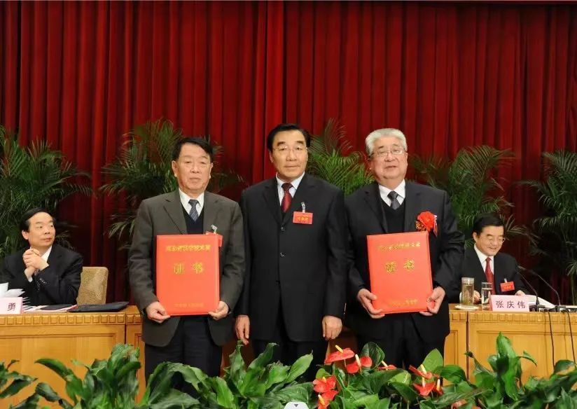 为表彰任丙彦教授对宁晋县及邢台市地方经济的巨大贡献,2010年邢台市