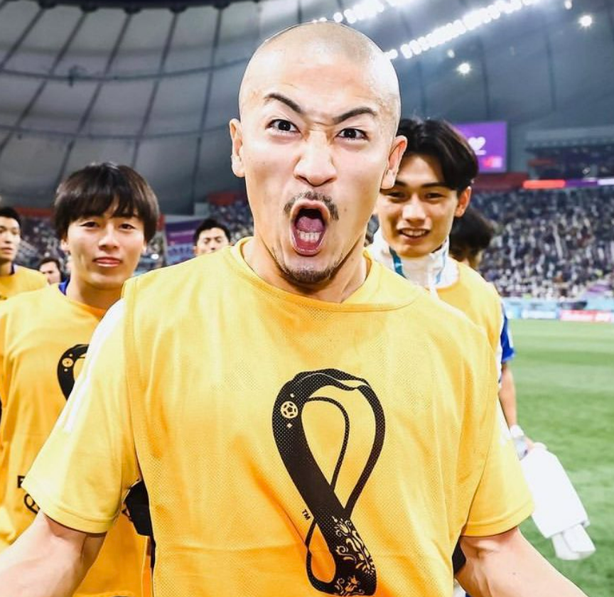 前田大然的确长得有点……怎么说呢,很多球迷都说看到他很"特别",的确