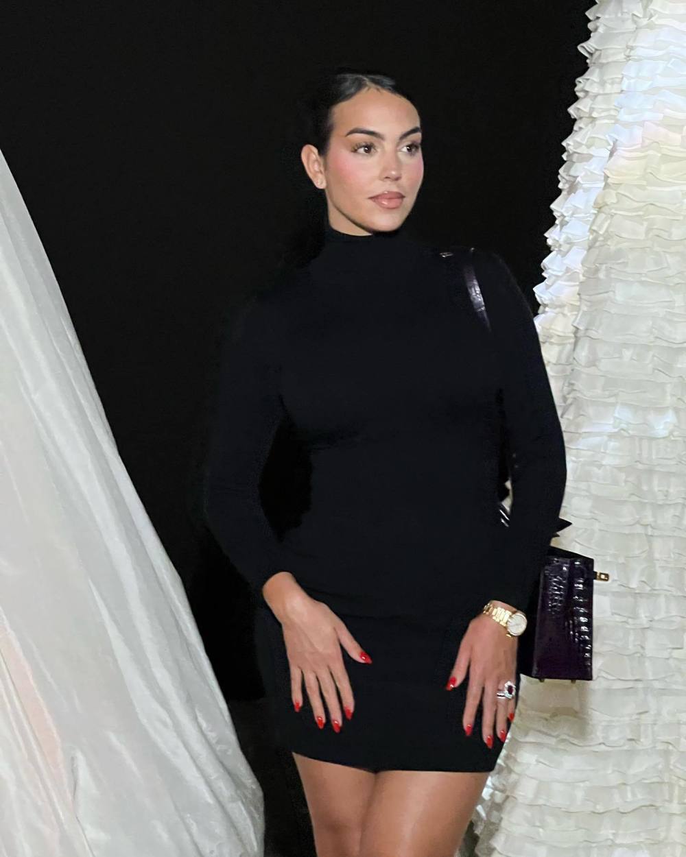 c罗心力交瘁!女友乔治娜前往卡塔尔为c罗助威_腾讯新闻