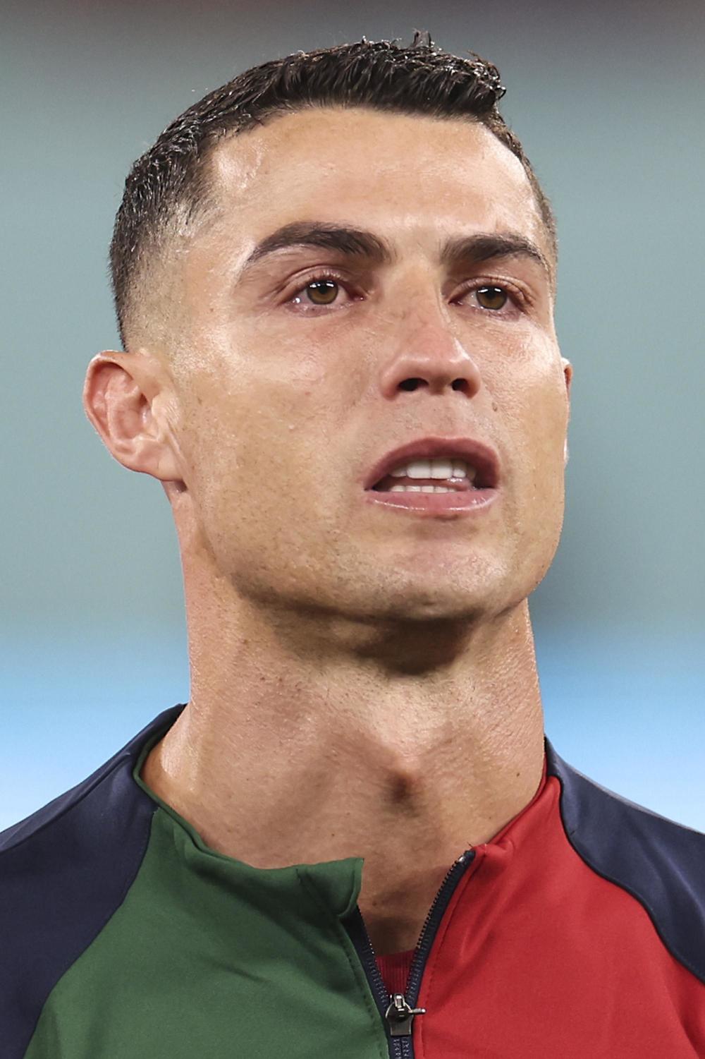 外媒:c罗被换下对主帅桑托斯爆粗口!