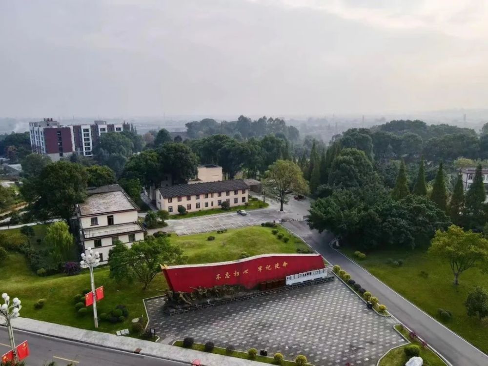 出游信息咨询电话:13908135908详细地址:乐山市夹江县青衣街道909基地