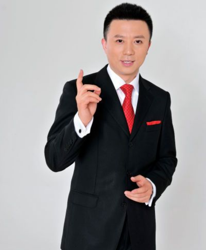 央视著名主播潘涛这辈子最正确的决定是娶了平凡妻幸福相守