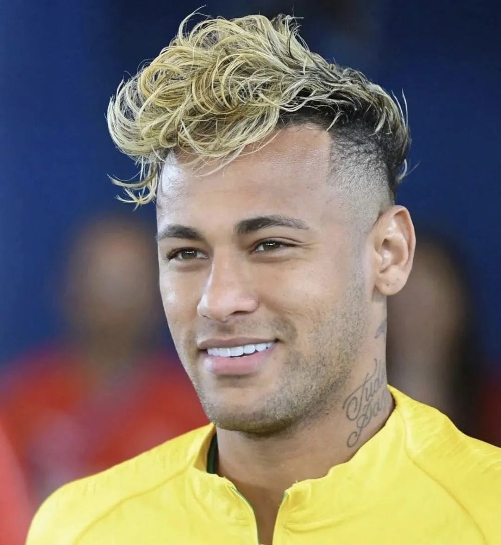 被足球耽误的时尚潮人内马尔赛前空运发型师还要专程做医美