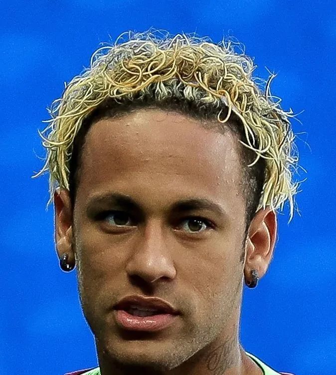 被足球耽误的时尚潮人内马尔赛前空运发型师还要专程做医美