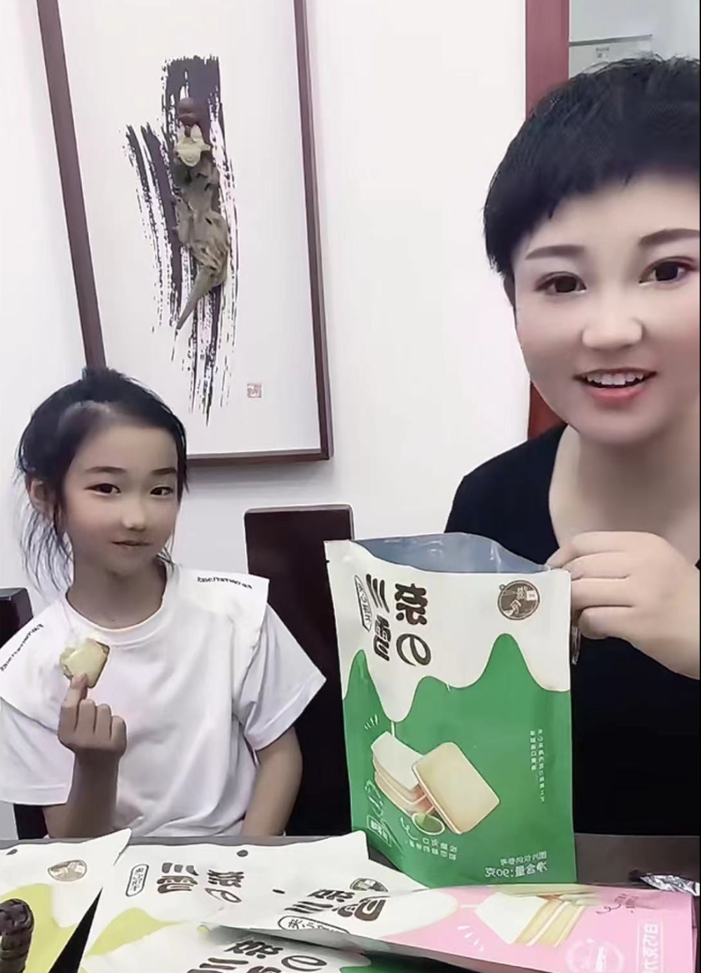 胖丫出狱后疑秘密生二胎,幼女呆萌长像杨树林,生活富足瘦成v脸-腾讯
