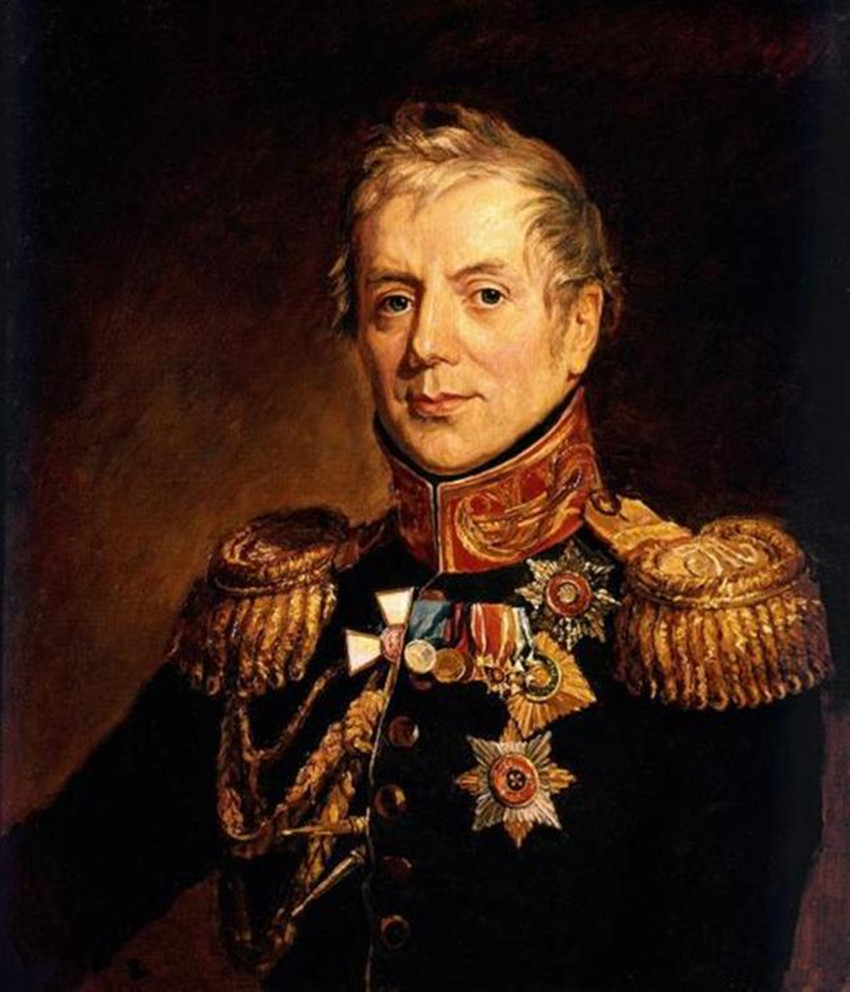 说起来,亚历山大一世也率领俄军和拿破仑打过几仗,不过都打败了.