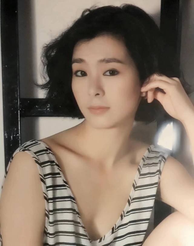 港圈初代霸气烈女嫁风流富豪婚内同居男友被小鲜肉骗财骗色