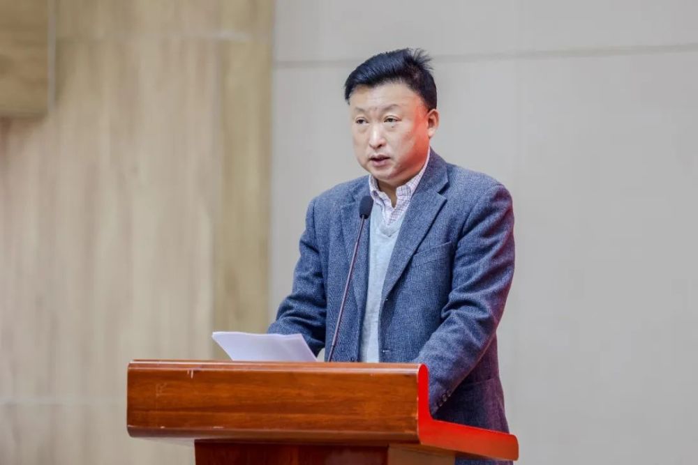 上海市优秀运动队训科医一体化委员会代表张志明等四位同志作交