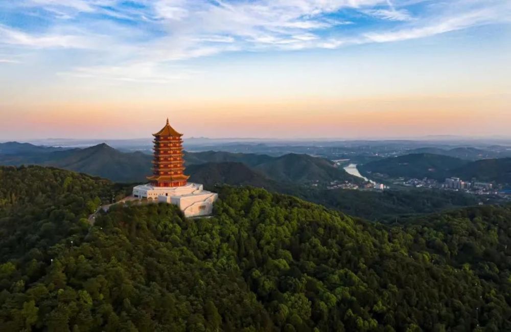 醴陵人何键主政湖南后,为家乡做的一件重要的事情,便是在仙岳山上修建