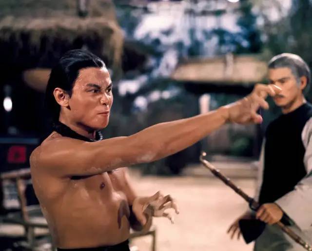 能肯定的只有一件事:上一代的恩怨纠纠缠缠地留给下一代,前有李翰祥