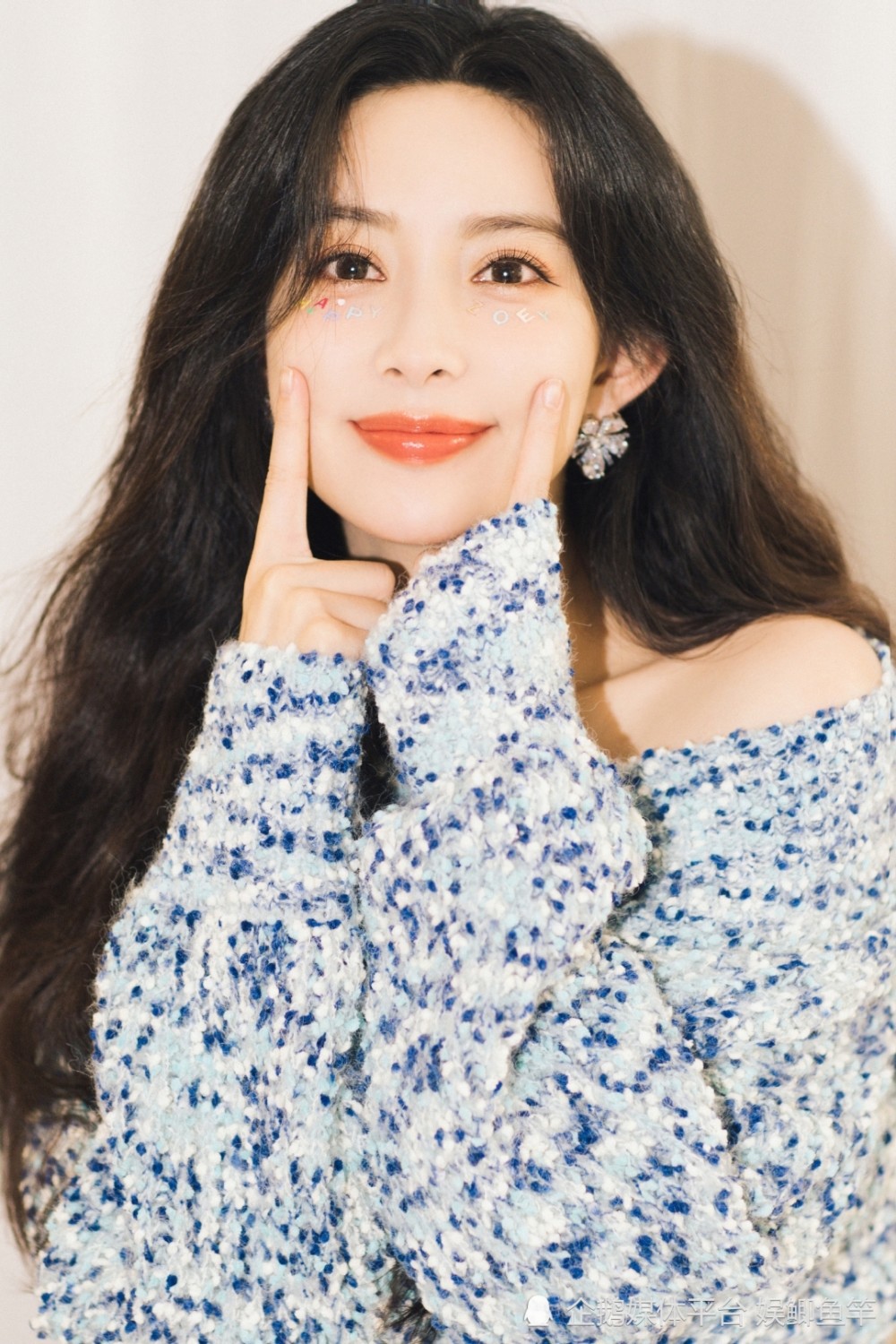 孟子义一张照片太赞了,连发丝都散发着青春灵动气息,能让人无不沉迷于