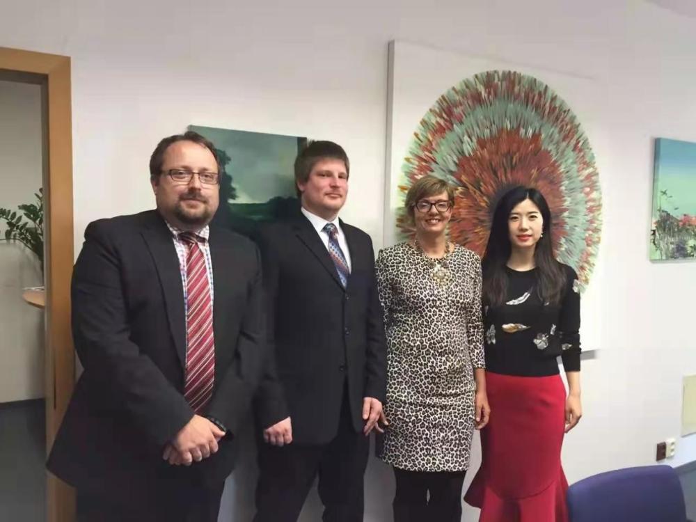 沈静律师:奋力登"山",一览中国涉外法律服务无限风光_腾讯新闻