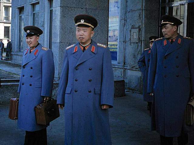 55式军服才配称经典,65式只是老兵的情结?你更喜欢哪款?-腾讯新闻