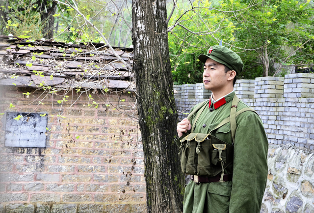 55式军服才配称经典,65式只是老兵的情结?你更喜欢哪款?_腾讯新闻