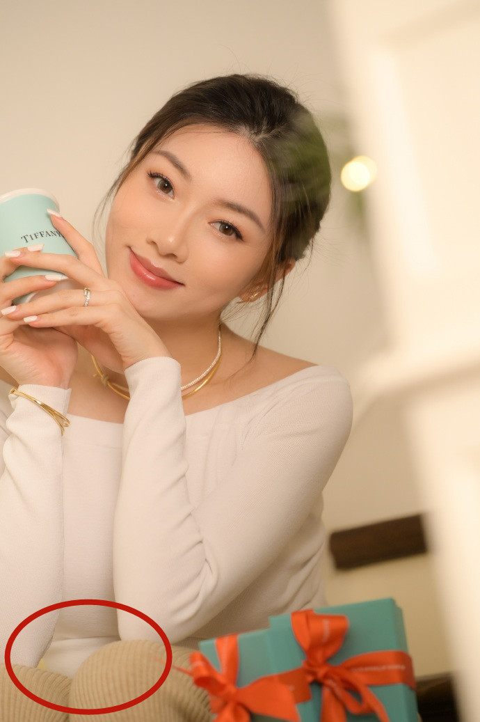 郑恺前任程晓玥高调放闪甜蜜透露求婚钻戒639克拉好幸福