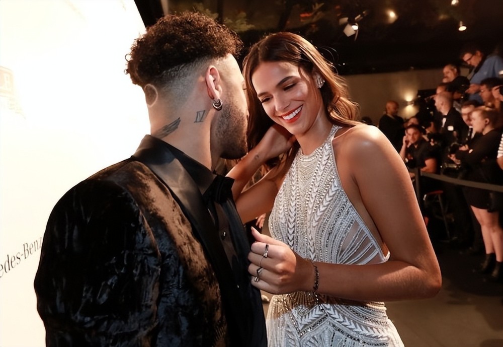 节目主持jhenny andrade(2015年),律师elizabeth martinez(2015年)