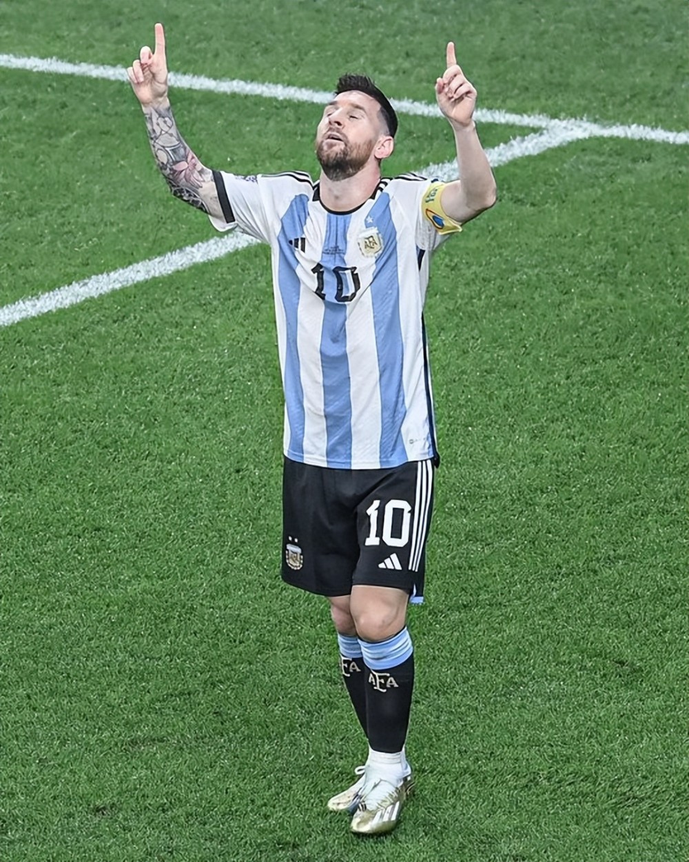 梅西一开始不穿10号一件球衣的王牌传承造就169的足坛传奇