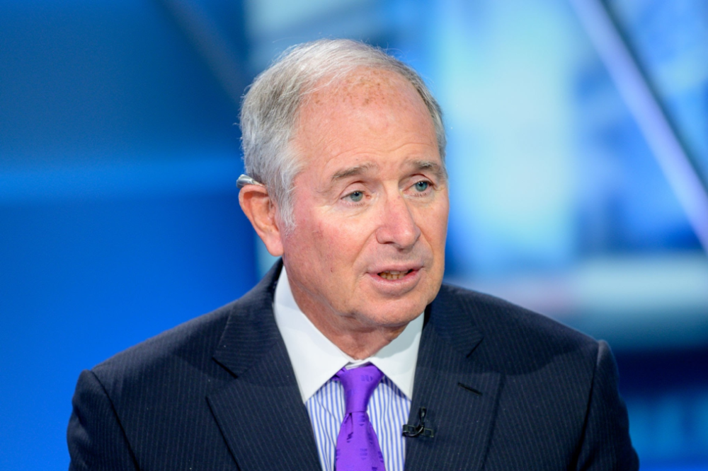 对此,黑石集团ceo苏世民周三公开回应表示,该基金在限制赎回规模的