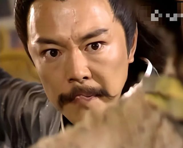 亦正亦邪,冷峻孤傲,文武全才",且不说选角如何,张铁林版的杨逍依旧是"