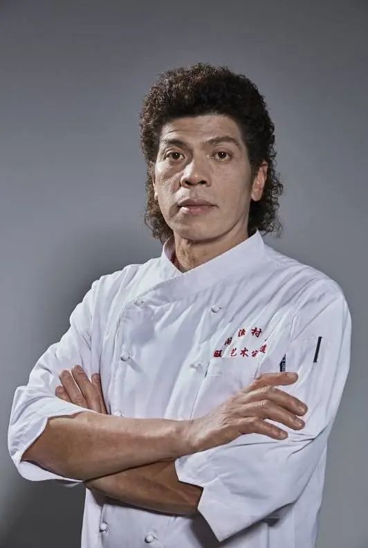 曾获无数荣誉奖项重磅人物出场《我就是厨神》第一集粤菜"厨神"的精彩