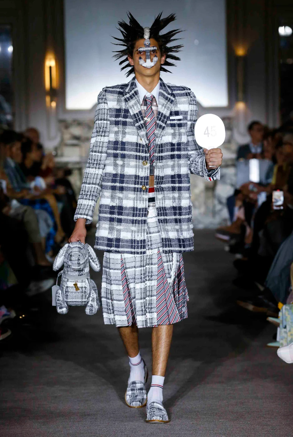 韩国时尚圈变味了?男爱豆穿裙子亮相红毯?网友:比我穿还好看插图30