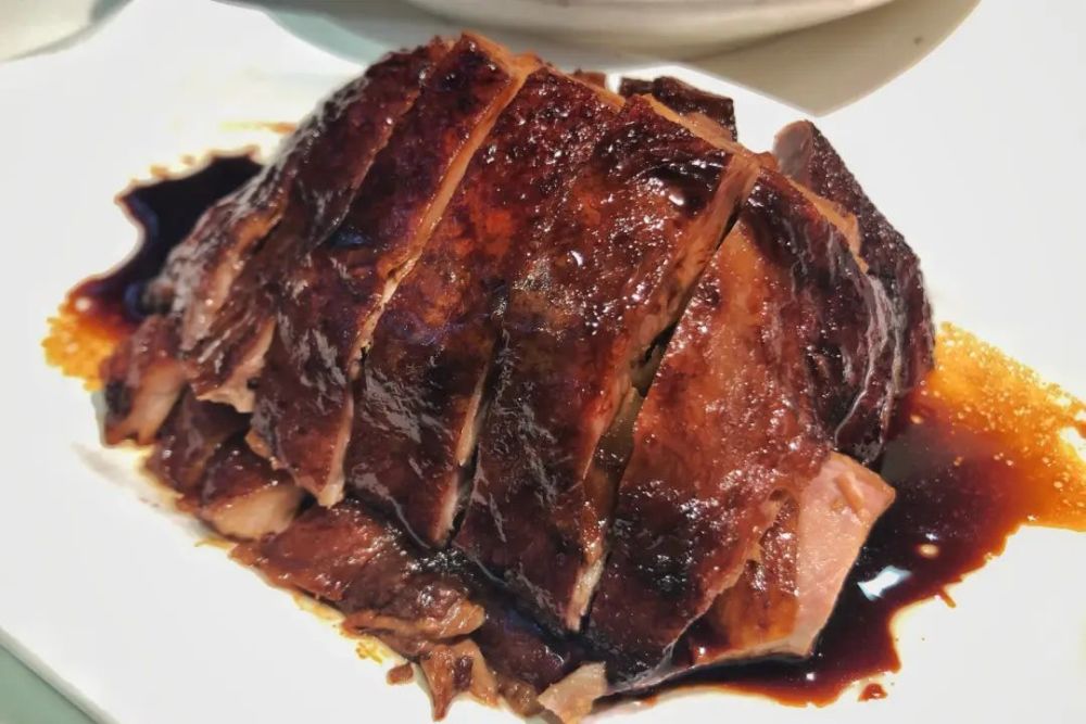 比较推荐小鹭鹭酒家,绿杨村酒家和光明邨大酒家都还不错.