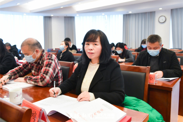 贵州民族大学政治与经济管理学院院长王红梅：把论文写在贵州大地上_腾讯新闻