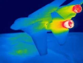 被动红外成像仪探测到的战机就是这样,我看是一架f15,其实在气象条件