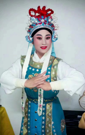 豫剧女演员抖音再就业每天直播6小时吸粉20万